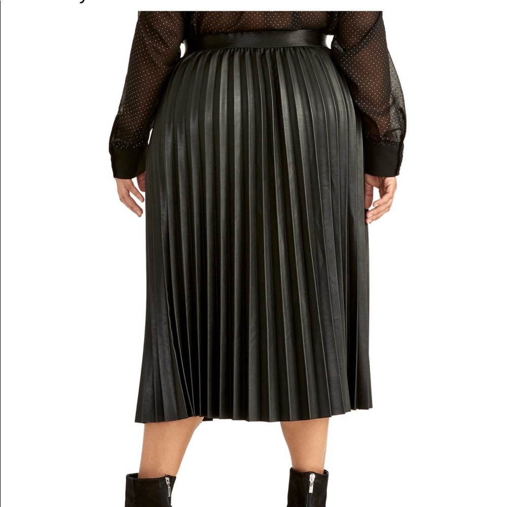 NIB Trendy Faux Leather Pleated Skirt Sz 2X - Picture 2 of 5